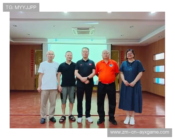 游泳队选手参与社区健康宣讲活动,游泳社区指导员
